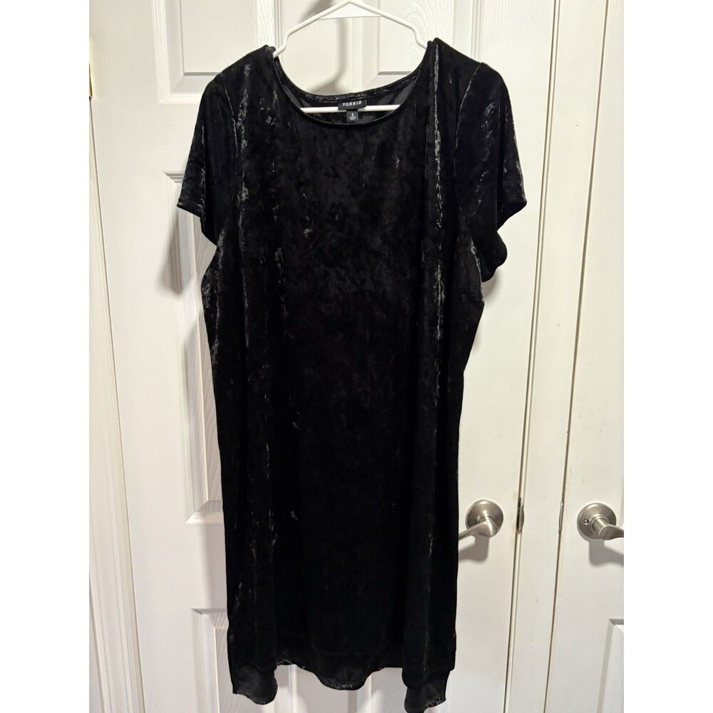 Women's Torrid 2 V Neck Black Crushed Velvet Short Sleeve Dress EUC!